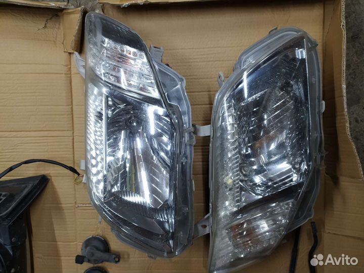 Фары на Toyota Corolla fielder