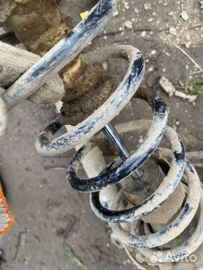 Задние стойки volkswagen golf 2