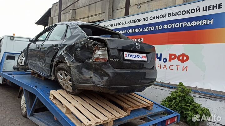 Ремень безопасности задний правый Volkswagen Polo Sedan (Mk5) 6RU857806braa