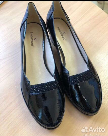 Новые туфли лоферы босоножки кожаные 39-40 р