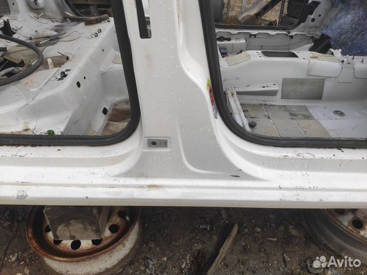 Центральная стойка правая Volkswagen Polo Sedan