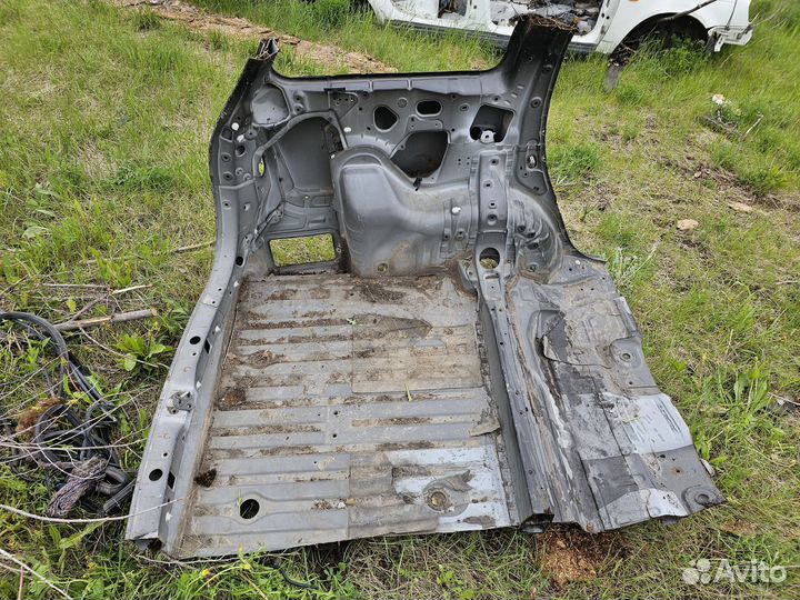 Крыло заднее левое toyota wish ZNE10, 1zzfe