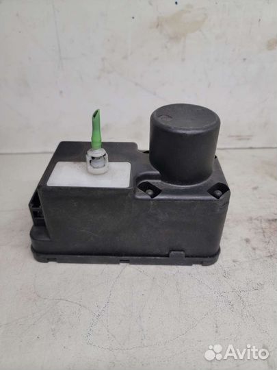 Компрессор центрального замка VW Golf3 Passat 1996