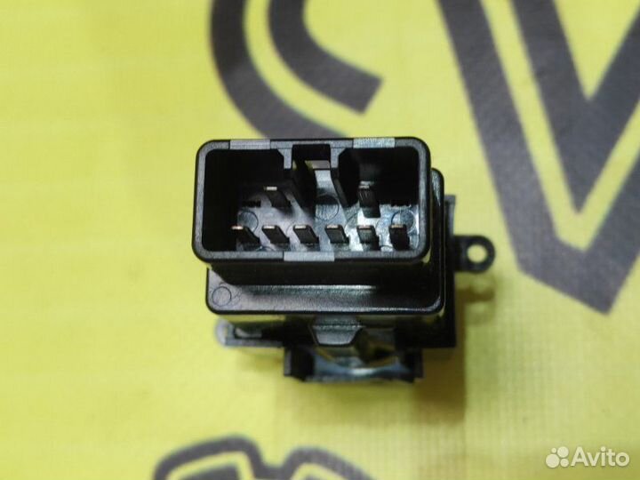 Кнопка аварийной сигнализации Toyota Vista ZZV50