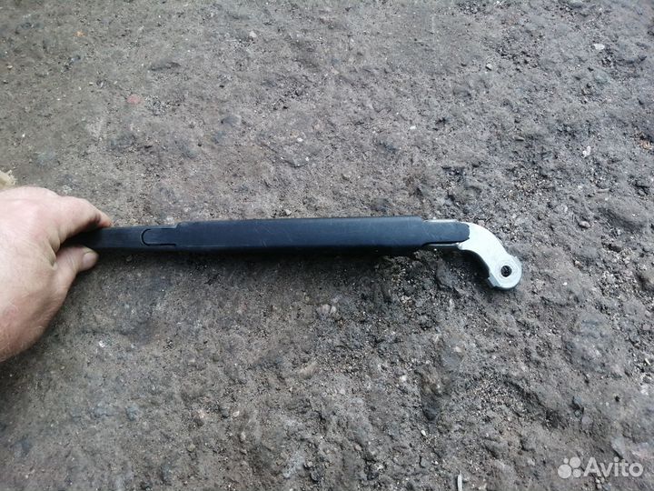 Поводок заднего стеклоочистителя Ford Focus 3 хетч