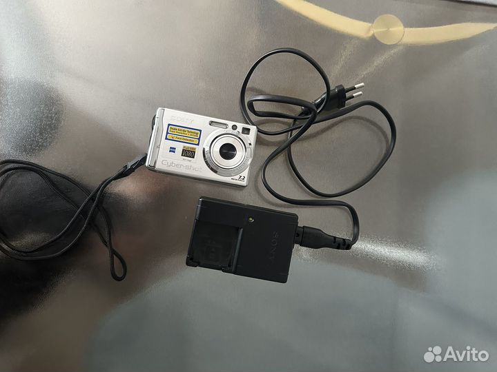 Компактный фотоаппарат sony cyber shot DSC W80