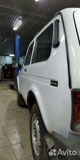 LADA 4x4 (Нива) 1.7 МТ, 2005, 130 000 км