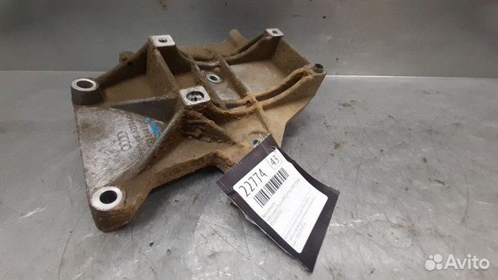 Кронштейн кондиционера Volkswagen Passat B5