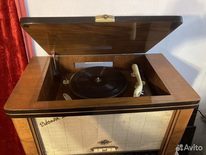 Радиола Эстония 2 в хорошем рабочем состоянии
