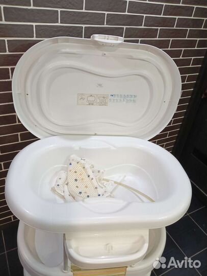 Столик пеленальный с ванночкой