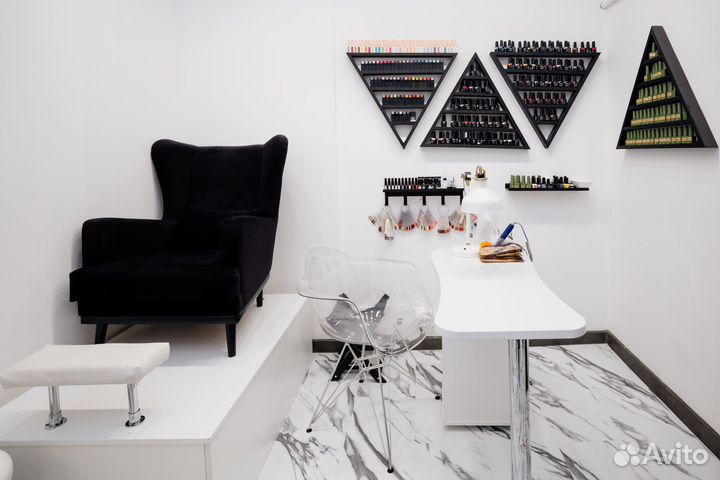 Аренда маникюрного кабинета в студии красоты