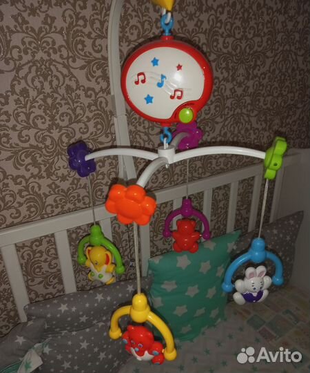 Музыкальный мобиль на кроватку