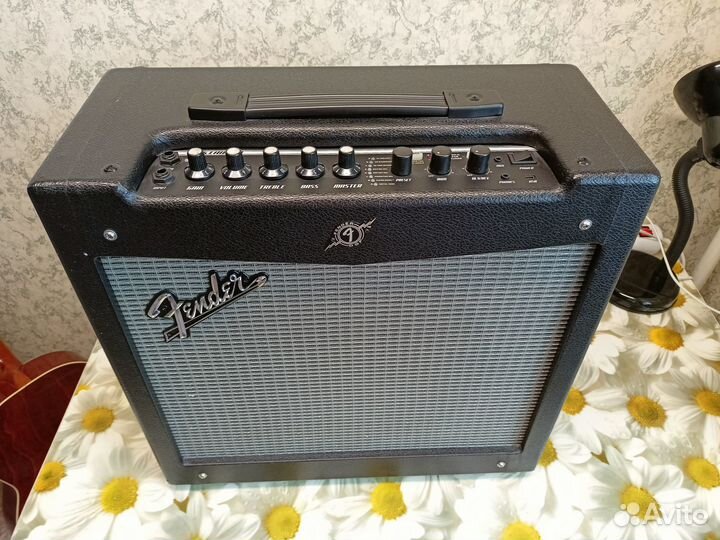 Fender mustang II (V2) гитарный комбоусилитель