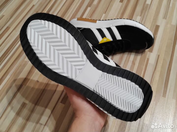 Кроссовки adidas retropy