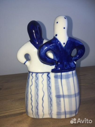 Статуэтка фарфоровая «Кумушки»