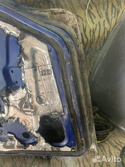 Передние фары,приборная панкль,дверь