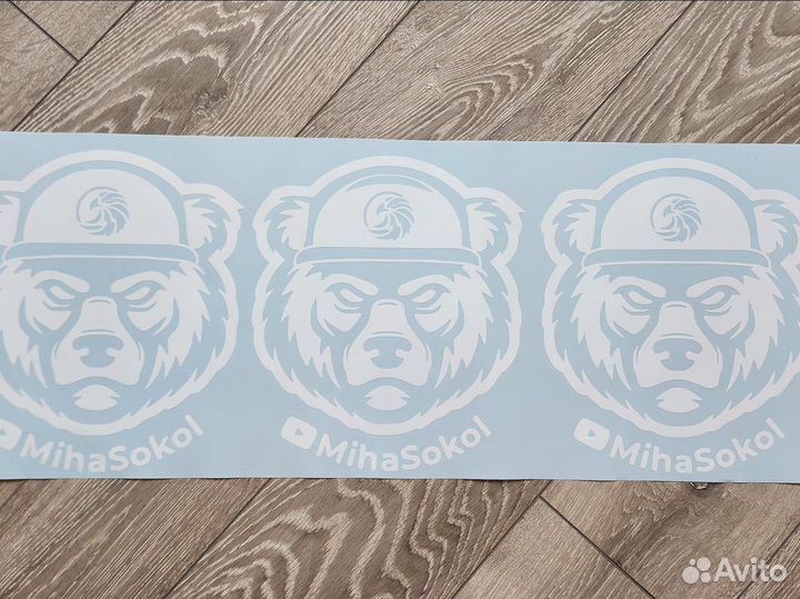 Наклейки на заднее лобовое стекло автомобиля