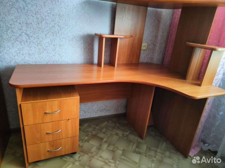 Компьютерный стол