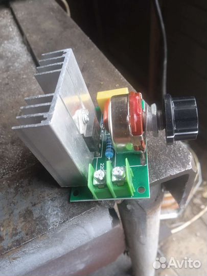 Регулятор напряжения