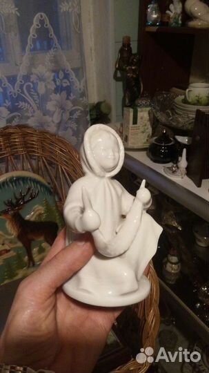 Статуэтка чукча с рыбой лфз