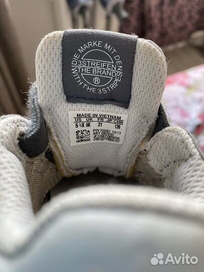 Кроссовки adidas 21