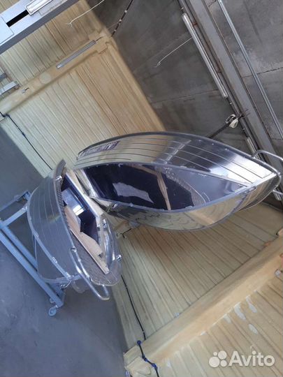 Лодка 390Р-с мотор 9.9-нерегистр.Доставка с завода