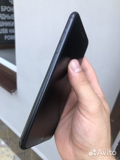 Телефон iPhone 7 Plus