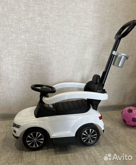 Машинка каталка с ручкой