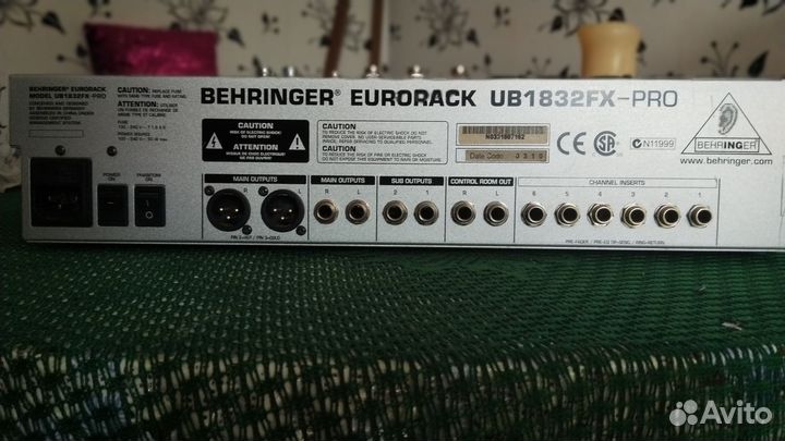 Микшерный пульт Behringer ub1832fx-pro