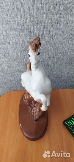 Статуэтка лошадь