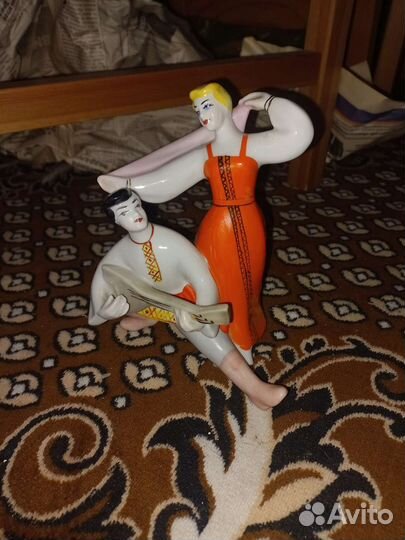 Статуэтка фарфор 