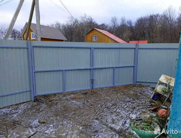 Заборы из профнастила со склада новые