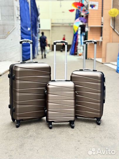 Чемодан на колесах большой маленький s m l
