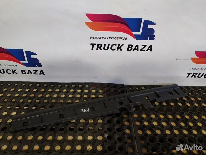 20561710 Заслонка радиатора правая Volvo FH