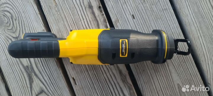 Dcs382 Пила сабельная Деволт