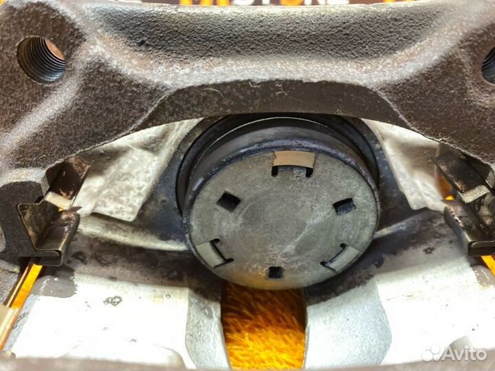 Суппорт передний левый Mercedes-Benz E-Class W211