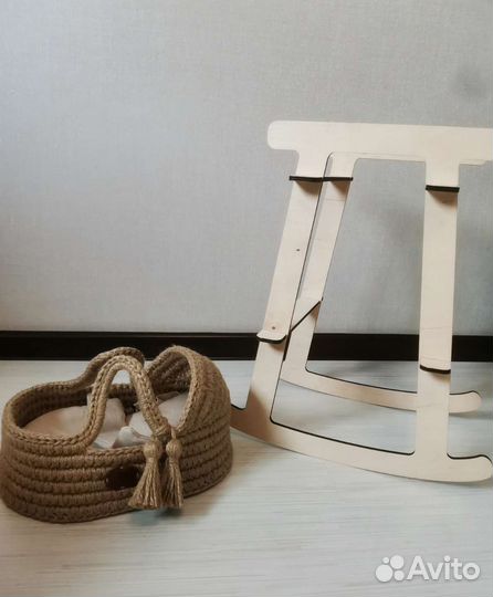 Кукольная люлька из джута с качалкой