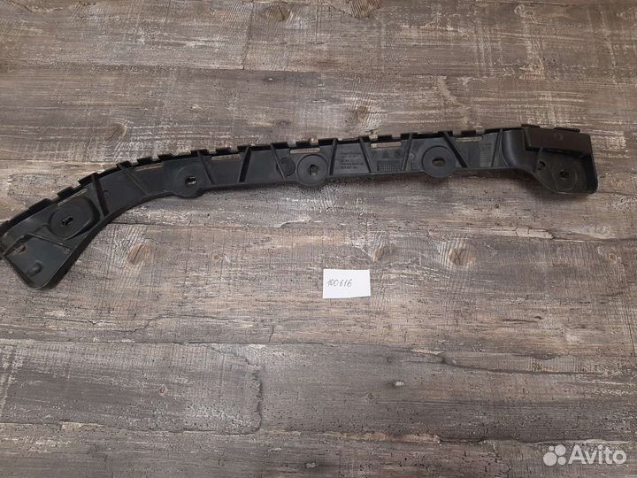 Кронштейн бампера VAG