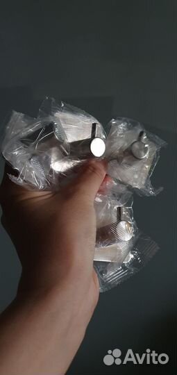 Самоклеющиеся крючки из металла 4шт