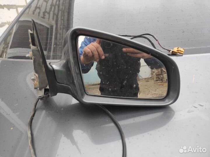 Правое зеркало Audi a4 b6