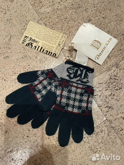 Перчатки новые Galliano 6-8 лет