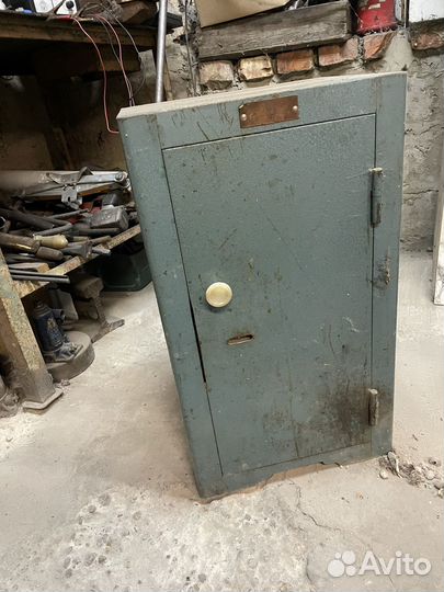 Сейф металлический