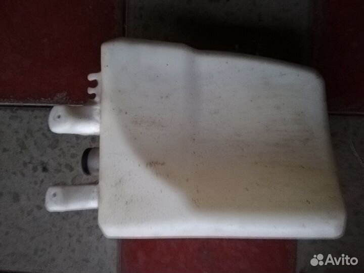 Бачок омывателя Nissan Micra K12