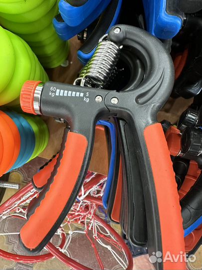 Эспандер кистевой пружинный