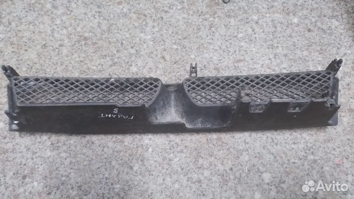 Решетка радиатора Mitsubishi Galant 8 EA