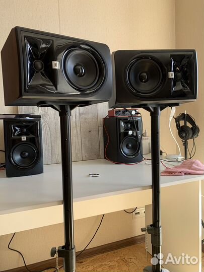 Стойки для студийных мониторов