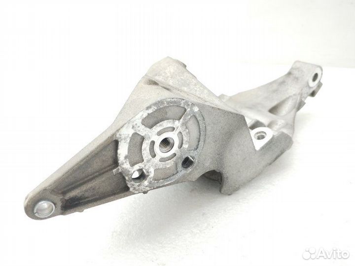 Кронштейн генератора Land Rover Discovery 5 L462