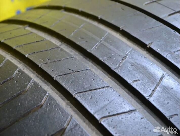 Pirelli P Zero PZ4 235/40 R19