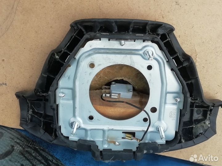 Подушка безопасности накладка В руль Mitsubishi La