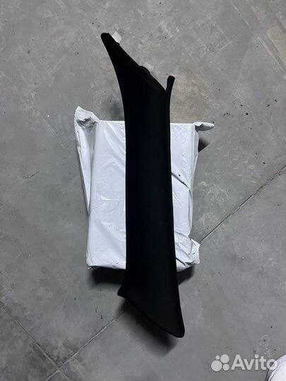 Обшивка стойки передняя левая Dodge Challendger